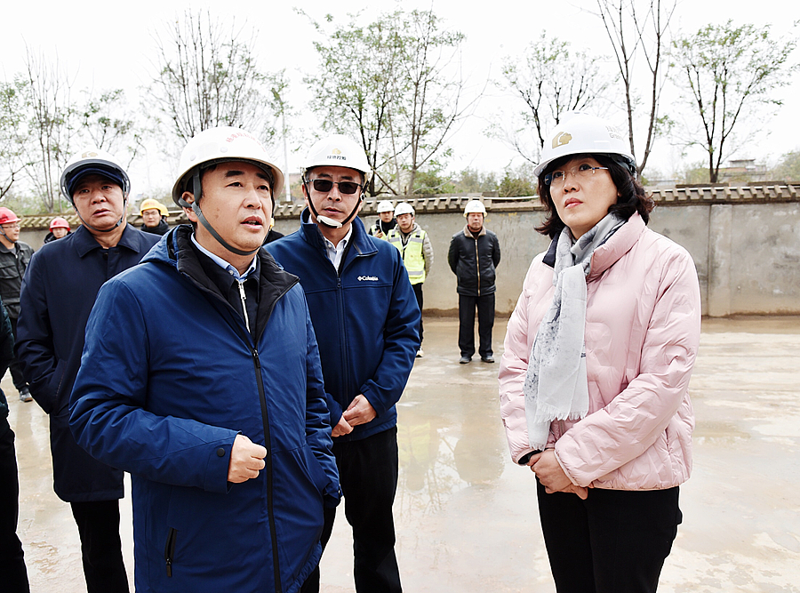 李婧.jpg 李婧.jpg