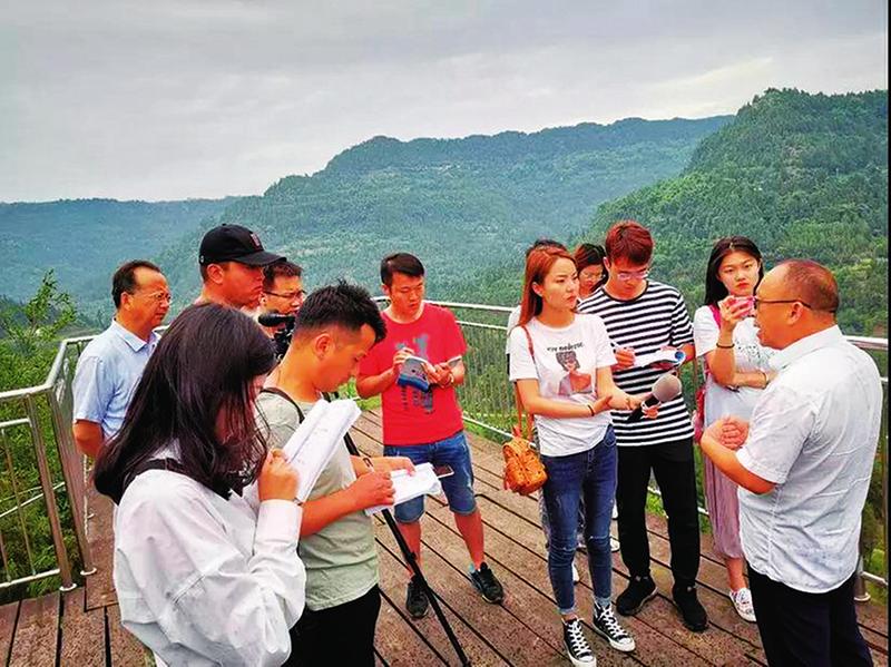 看示范.jpg 看示范.jpg