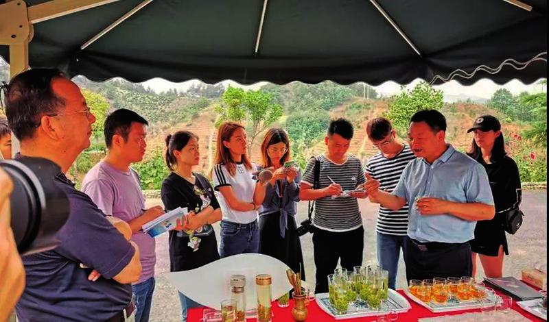 看示范.jpg 看示范.jpg