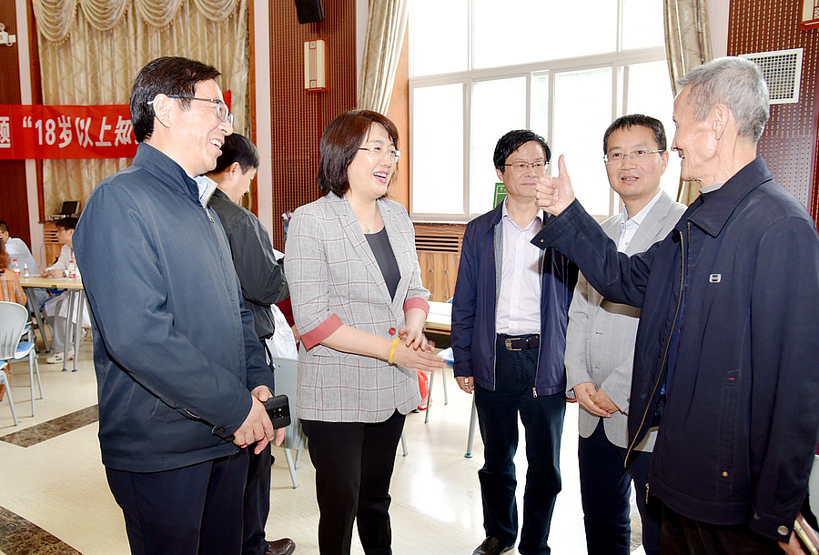 李婧2.jpg 李婧2.jpg