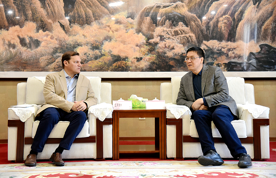 会见.jpg 会见.jpg