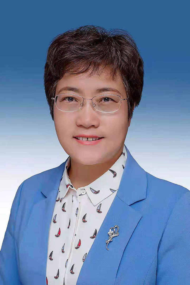 何玲